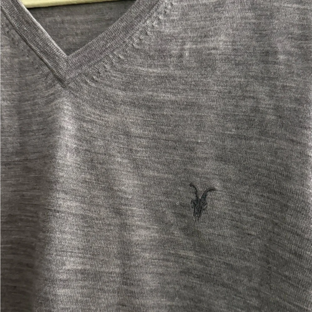 AllSaints Men’s Mode Merino Wool V-Neck Ramskull Sweater‎ Gray XXL